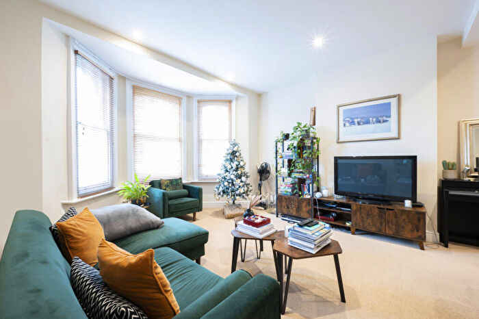 1 Bedroom Apartment To Rent In Surbiton Hill Park, Surbiton, Surrey, KT5