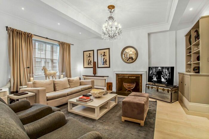 3 Bedroom Flat To Rent In Pavilion Road, London, SW1X