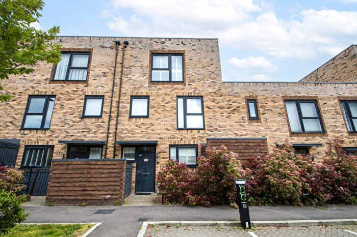 4 Bedroom Town House To Rent In Adit Road Erith, DA8