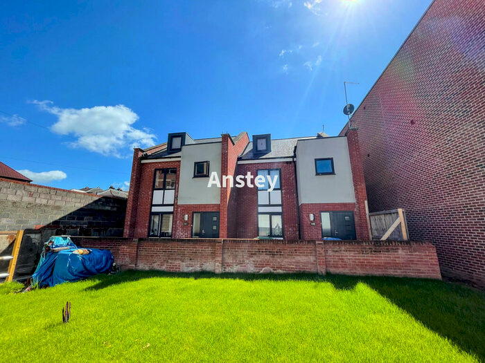 6 Bedroom Semi-Detached House To Rent In Portswood Road, Southampton, SO17