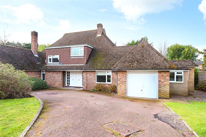 4 Bedroom Detached House To Rent In The Paddocks, Weybridge, Surrey, KT13