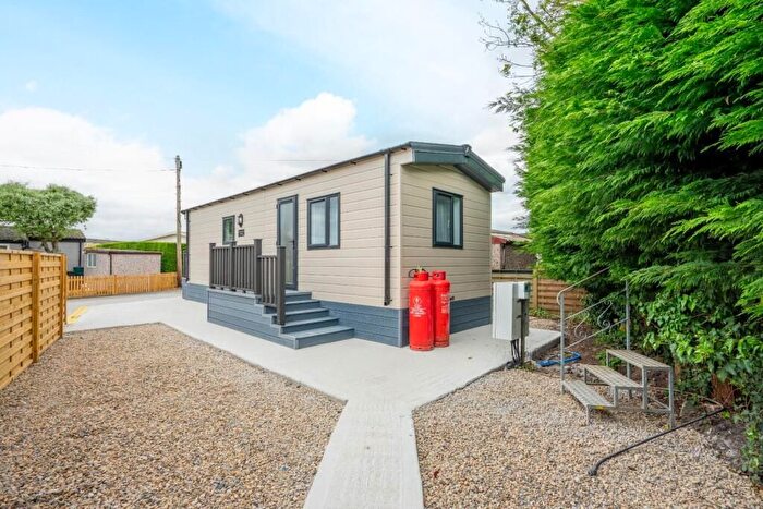 1 Bedroom Mobile/park Home For Sale In Cundall Drive, Acaster Malbis, York, YO23