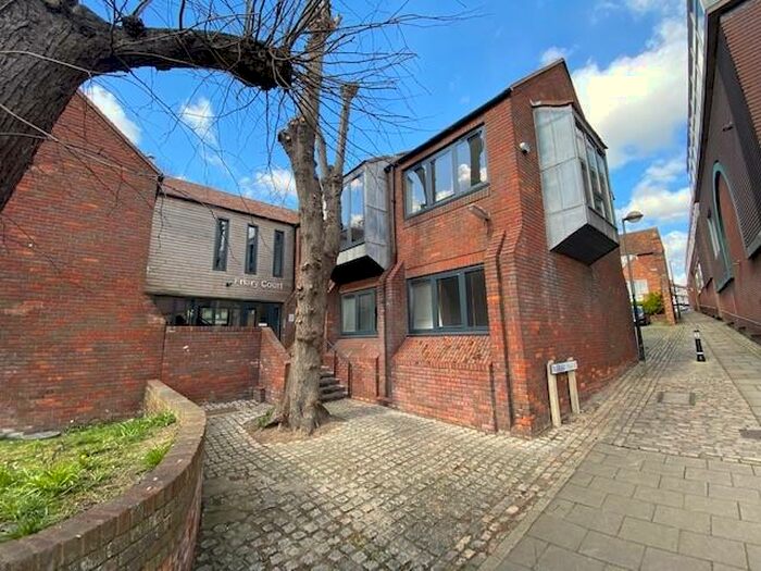 2 Bedroom Apartment To Rent In Rickfords Hill, Aylesbury, HP20