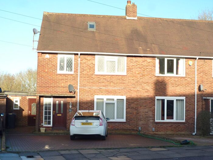 Semi-Detached House To Rent In Bolingbroke Road, Luton, LU1