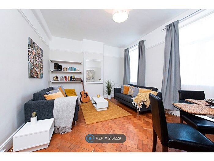 4 Bedroom Flat To Rent In Brixton Road, London, SW9