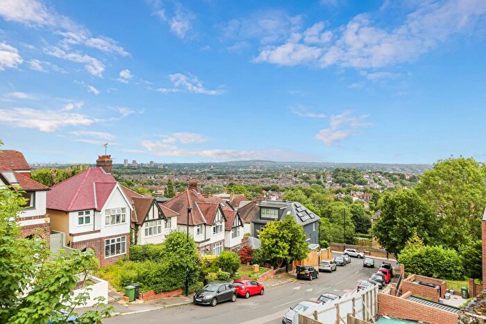 2 Bedroom Flat To Rent In Canonbie Road, London, SE23