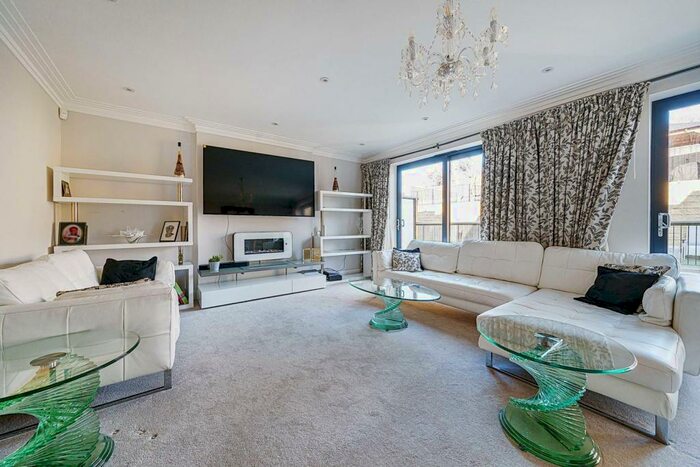 5 Bedroom Detached House To Rent In Woodlands Road, Bromley, BR1