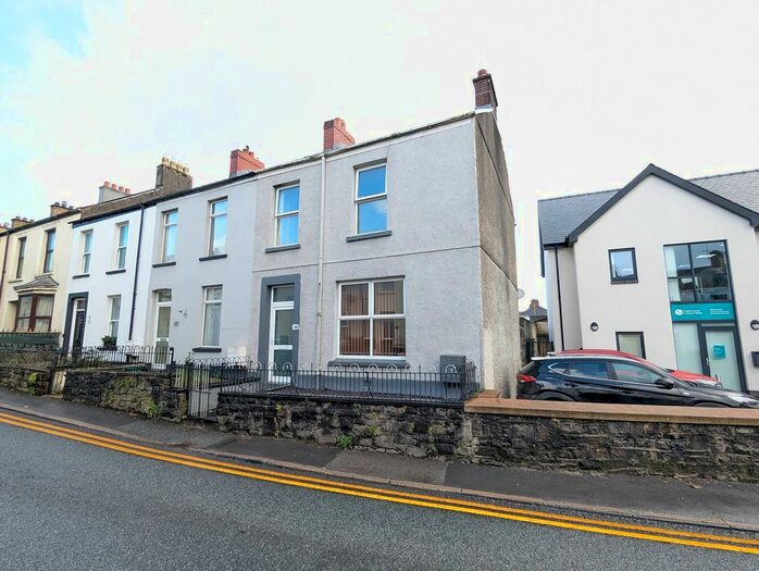 3 Bedroom End Of Terrace House To Rent In Francis Terrace, Carmarthen, Carmarthenshire., SA31