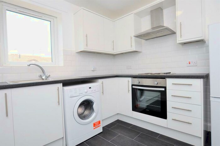 2 Bedroom Flat To Rent In Sandown, Whitley Bay, NE25