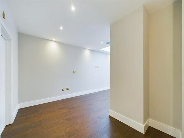 Studio For Sale In Brondesbury Park, London, NW6