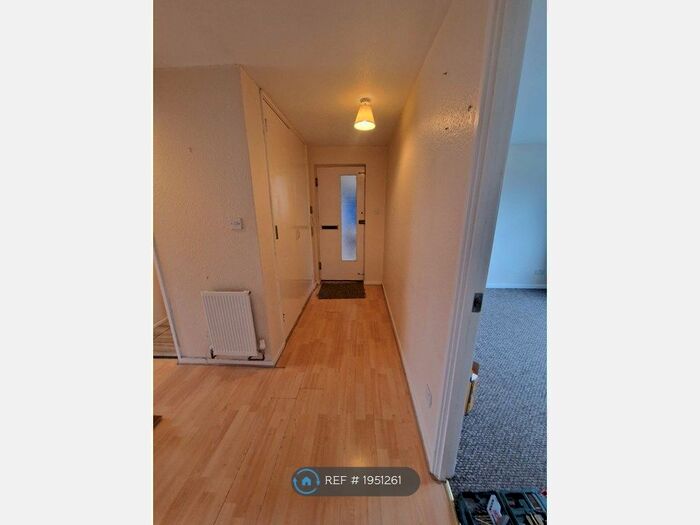 2 Bedroom Flat To Rent In Conniburrow Boulevard, Milton Keynes, MK14
