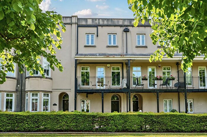 4 Bedroom Terraced House For Sale In The Boulevard, Ingress Park, Greenhithe, Kent, DA9