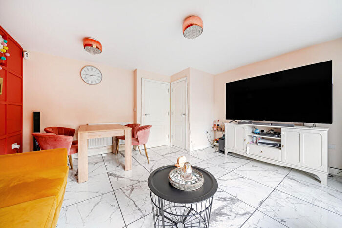 3 Bedroom End Of Terrace House To Rent In Newham Way, Erith, DA8