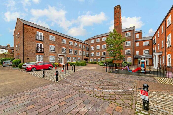 2 Bedroom Apartment To Rent In Lattimore Road, St Albans, AL1