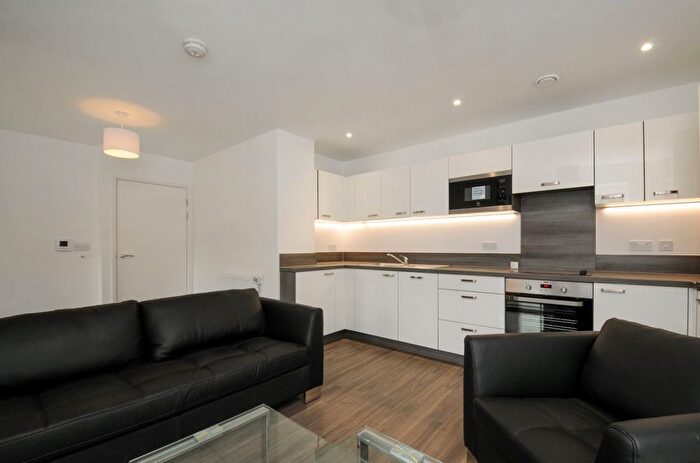 2 Bedroom Flat To Rent In Adenmore Road, London, SE6
