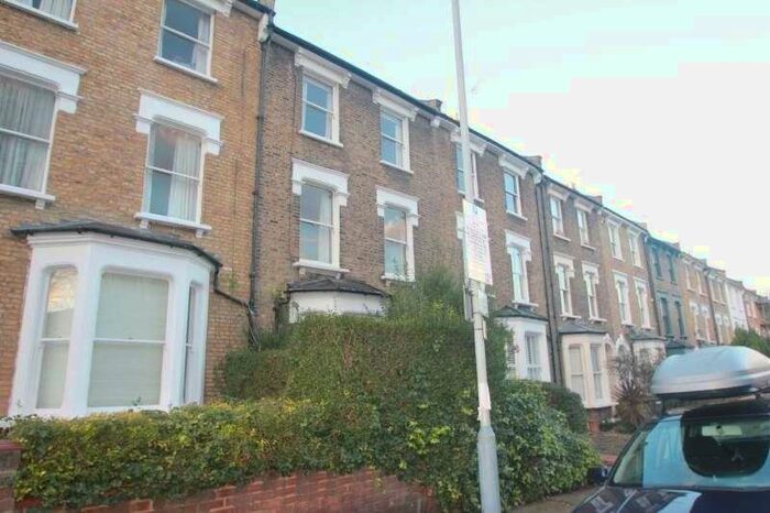 Flat To Rent In Rathcoole Gardens, Crouch End, N8