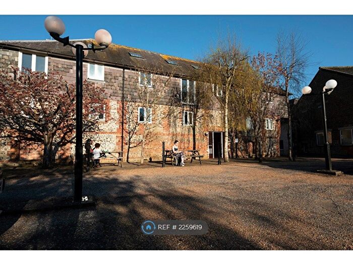 2 Bedroom Flat To Rent In Maltings Barn, Lewes, BN7