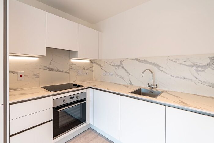 1 Bedroom Flat To Rent In Farine Avenue, Hayes, UB3