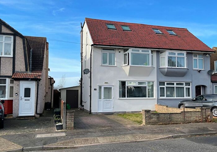 4 Bedroom Semi-detached House For Sale In Oakington Avenue, Hayes, UB3