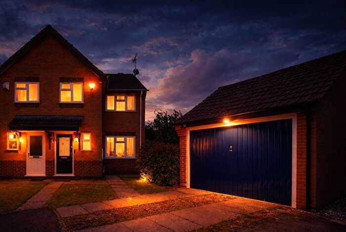 3 Bedroom Semi-Detached House For Sale In Shelwick Grove, Dorridge, Solihull, B93