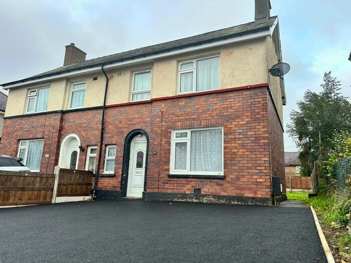 3 Bedroom Semi-Detached House To Rent In Lon Y Glyder, Bangor, LL57