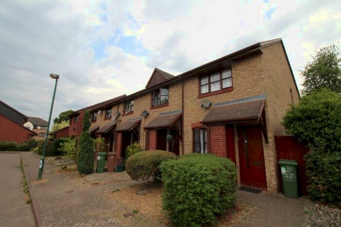 2 Bedroom House To Rent In Foxglove Way, Wallington, Surrey, SM6