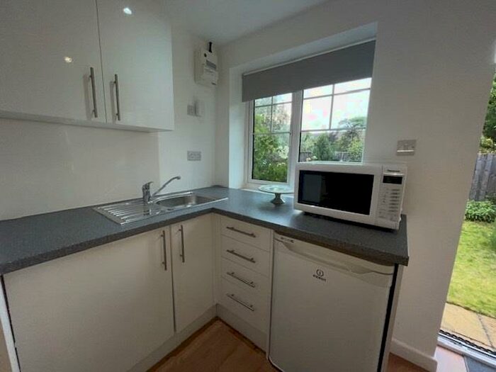Maisonette To Rent In Shoppenhangers Road, Maidenhead, SL6