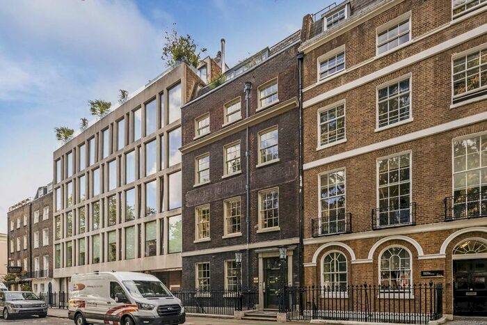 1 Bedroom Flat To Rent In Queen Square, London, WC1N