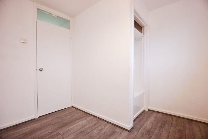 3 Bedroom End Of Terrace House For Sale In Bromwich Road, Hillmorton, Rugby, CV21