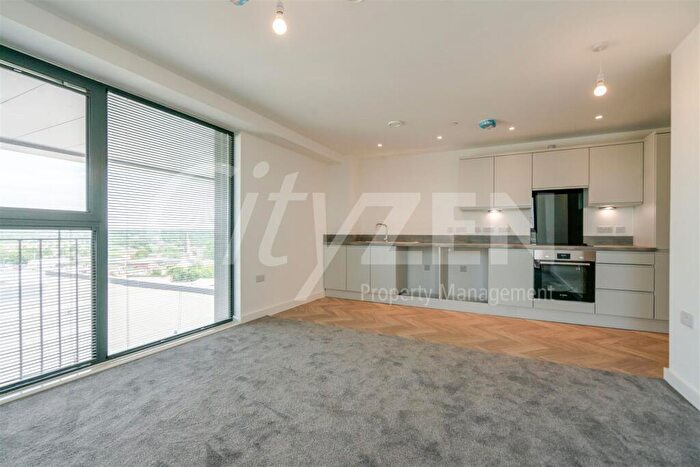 2 Bedroom Flat To Rent In Willow Court, Salford, M6