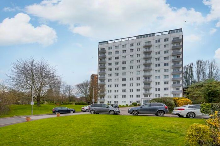 2 Bedroom Flat To Rent In Eaton Drive, Kingston Upon Thames, KT2