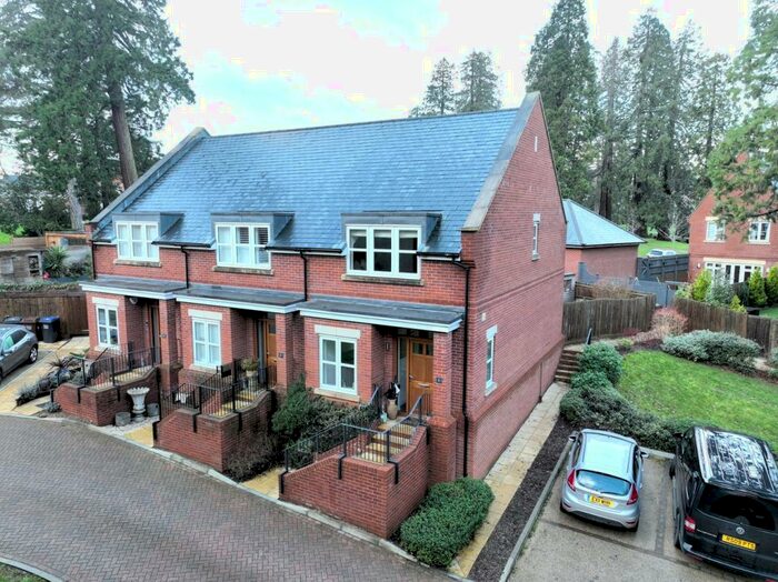 3 Bedroom End Of Terrace House To Rent In Tomlinson Court, Welwyn, AL6