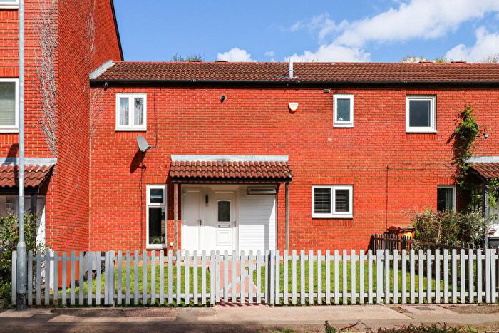 3 Bedroom House For Sale In Plantagenet Square, Northampton, NN4