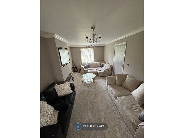 3 Bedroom End Of Terrace House To Rent In Chaytor Drive, Nuneaton, CV10