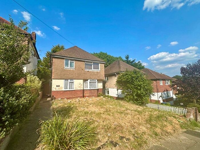 2 Bedroom Flat To Rent In Vale Drive, Midanbury, Southampton, Hampshire, SO18