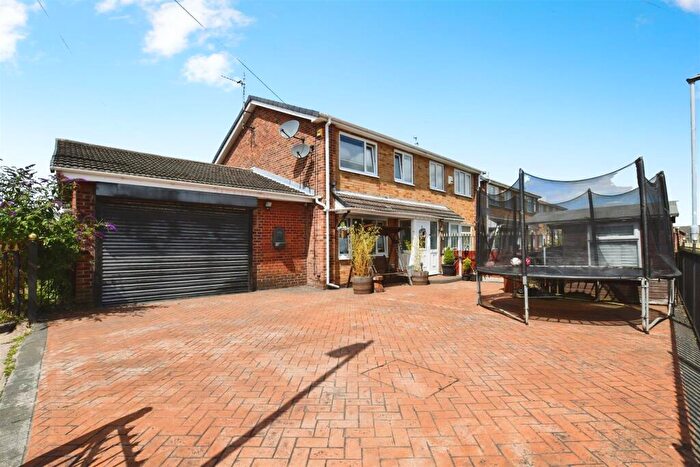 3 Bedroom Semi-Detached House For Sale In Jendale, Hull, HU7