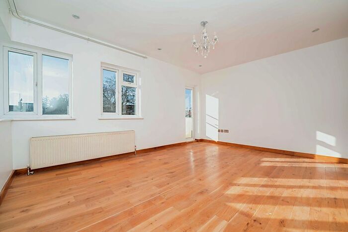 3 Bedroom Flat To Rent In Eaton Rise, Ealing, W5