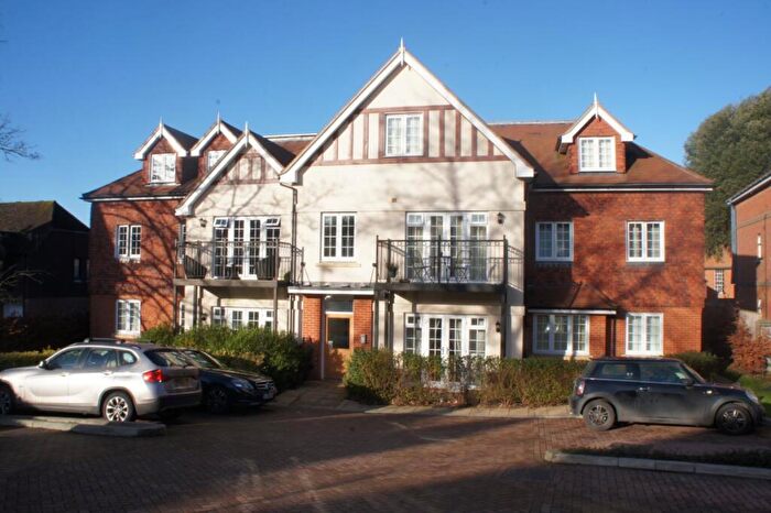 2 Bedroom Apartment To Rent In Croydon Road, Reigate, RH2