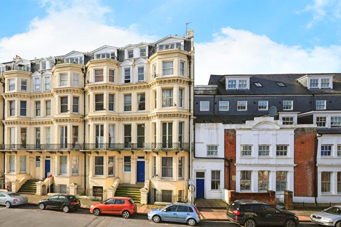 1 Bedroom Flat For Sale In Queens Gardens, Eastbourne, BN21