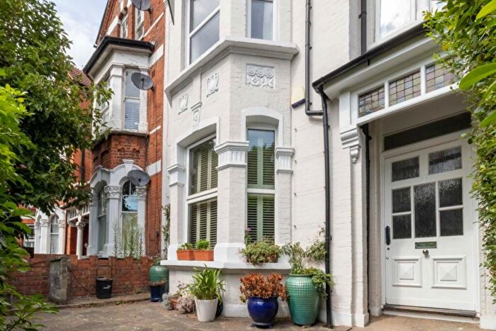 2 Bedroom Flat To Rent In Cavendish Road, Balham, SW12