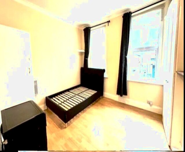 Studio To Rent In Langthorne Road, London, E11