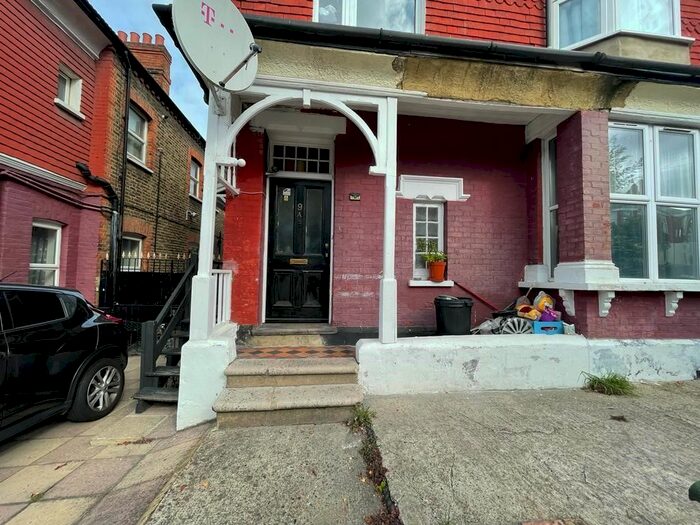 3 Bedroom Flat To Rent In Sylvan Avenue, London, N22