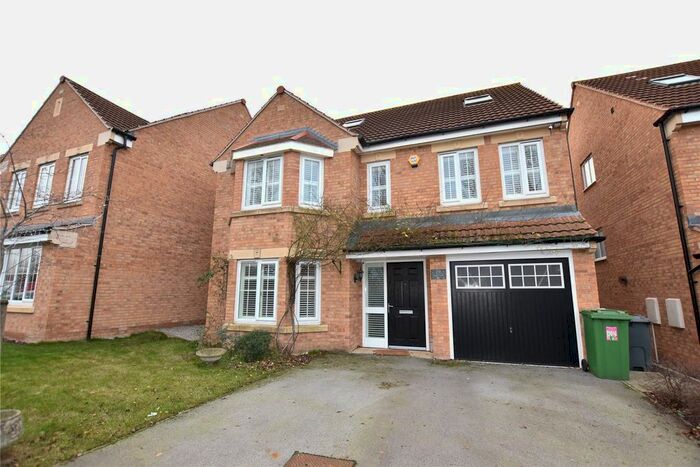 5 Bedroom Detached House To Rent In Tingle View, Farnley, Leeds, LS12