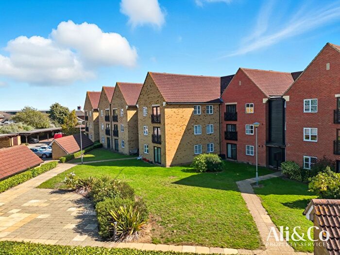 2 Bedroom Flat For Sale In Nightingale Court, Fleming Road, Chafford Hundred, Grays, RM16