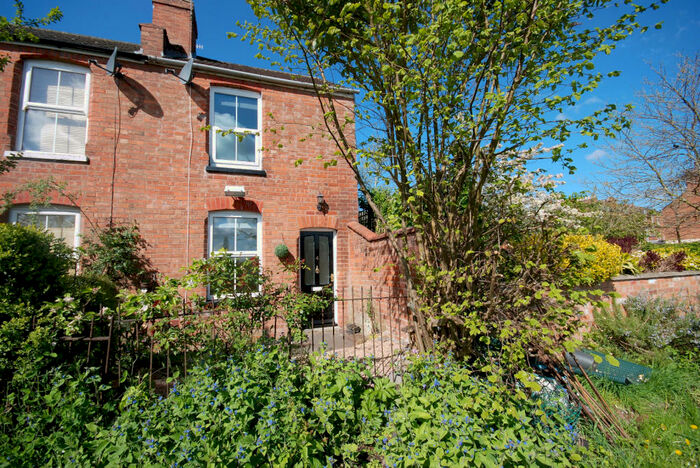 2 Bedroom Cottage To Rent In Leam Terrace, Leamington Spa, CV31