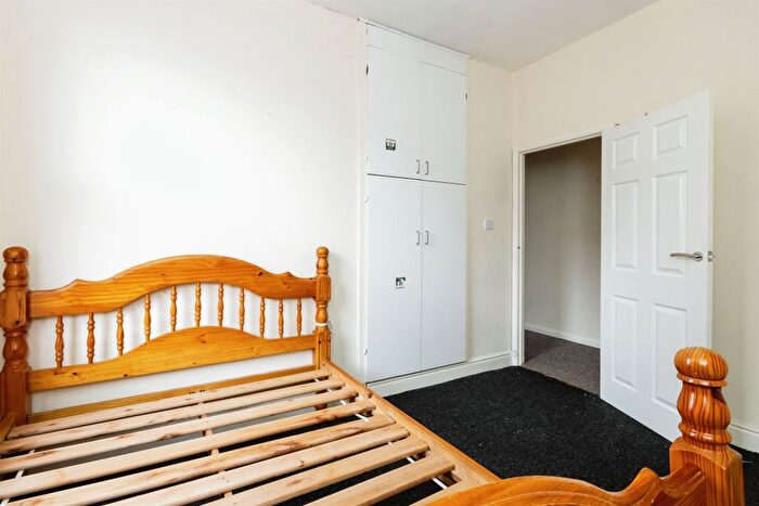 2 Bedroom End Of Terrace House For Sale In Hartley Road, Nottingham, NG7
