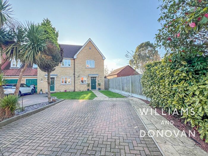 2 Bedroom End Of Terrace House For Sale In Victory Lane, Rochford, SS4