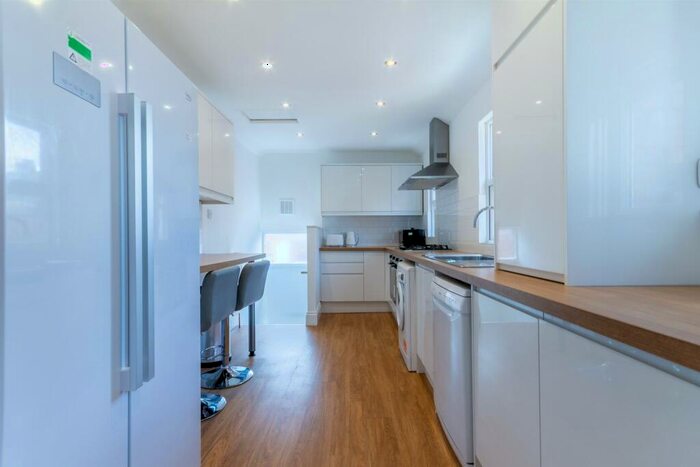 6 Bedroom Maisonette To Rent In Lavender Gardens, Newcastle Upon Tyne, NE2