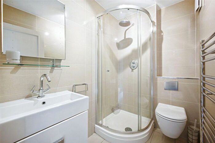 3 Bedroom Flat To Rent In Old Church Street, London, SW3