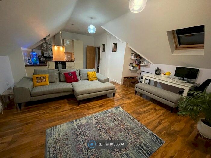 2 Bedroom Flat To Rent In Longfield House, Hatfield, AL10